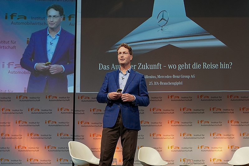 Redner Ola Källeniums stehend