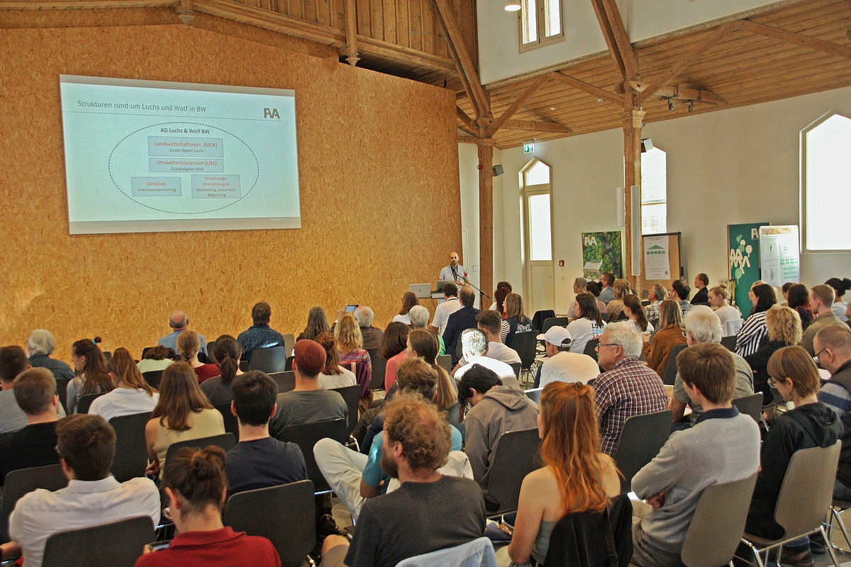 Vortragender mit Publikum