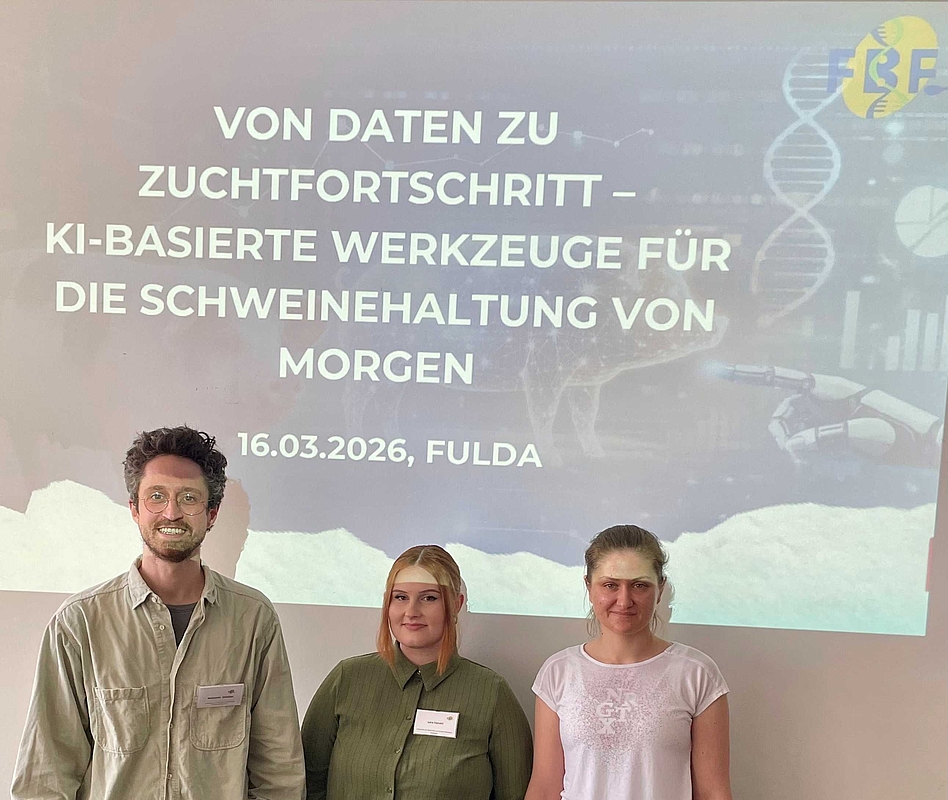 Foto von Benjamin Glöckler, Lara Handel und Luisa Pissors (von links nach rechts) beim Workshop.