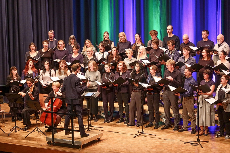 Chor mit Dirigent