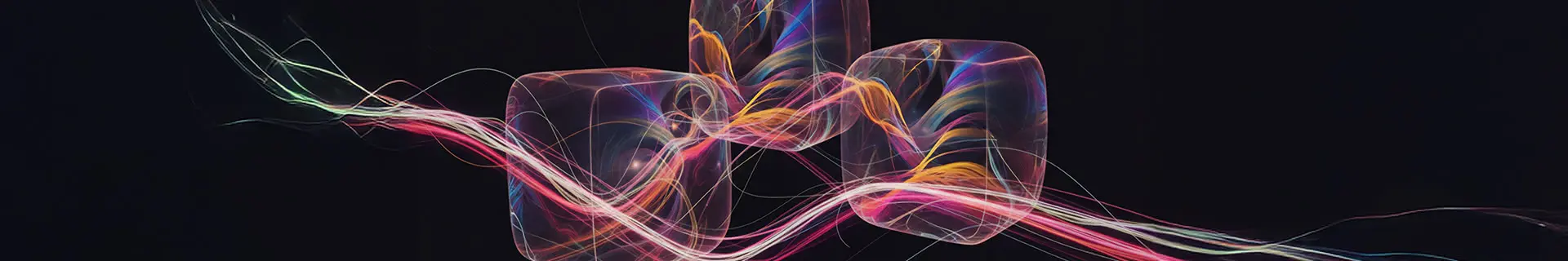 Abstrakte Darstellung von drei transparenten Würfeln mit leuchtenden, farbigen Lichtlinien auf schwarzem Hintergrund – symbolisiert Dynamik und Vernetzung.